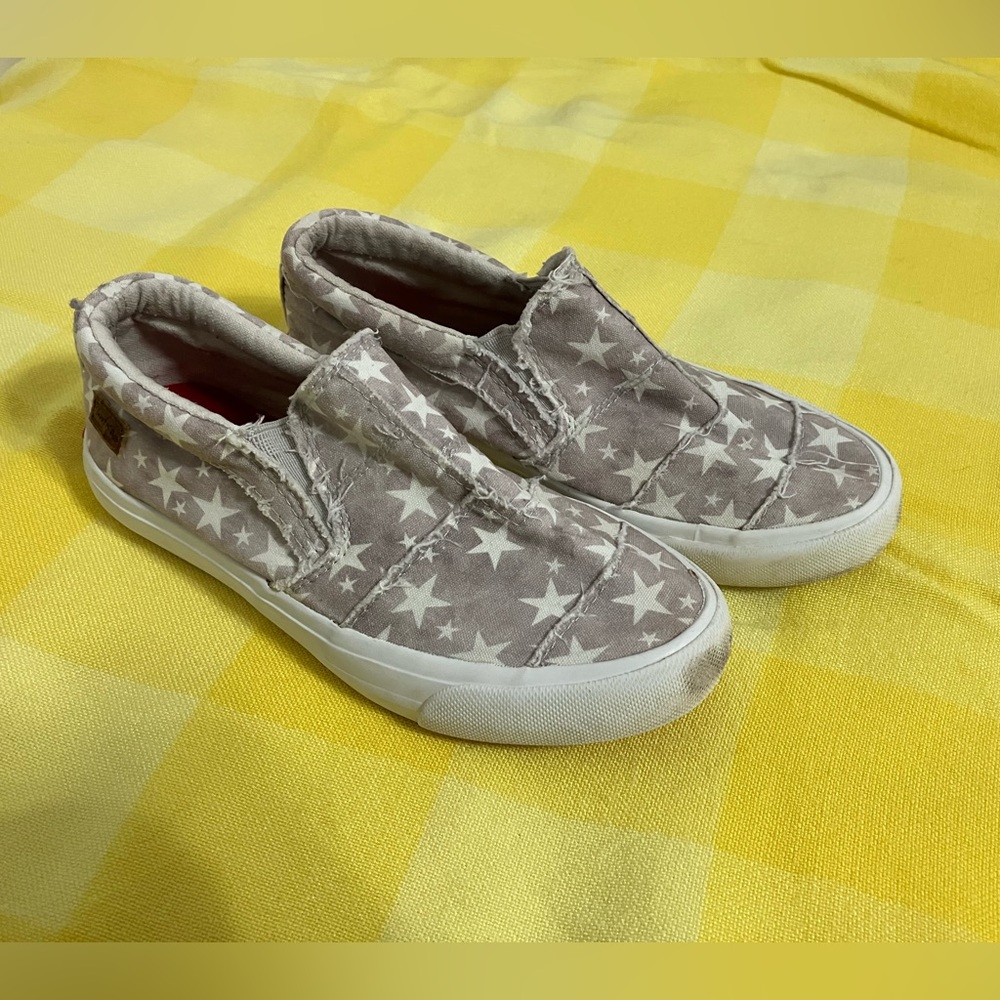 Blowfish Girls Size 1 slip on shoes